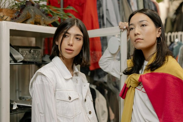 Descubra as dicas imperdíveis para usar transparências com elegância